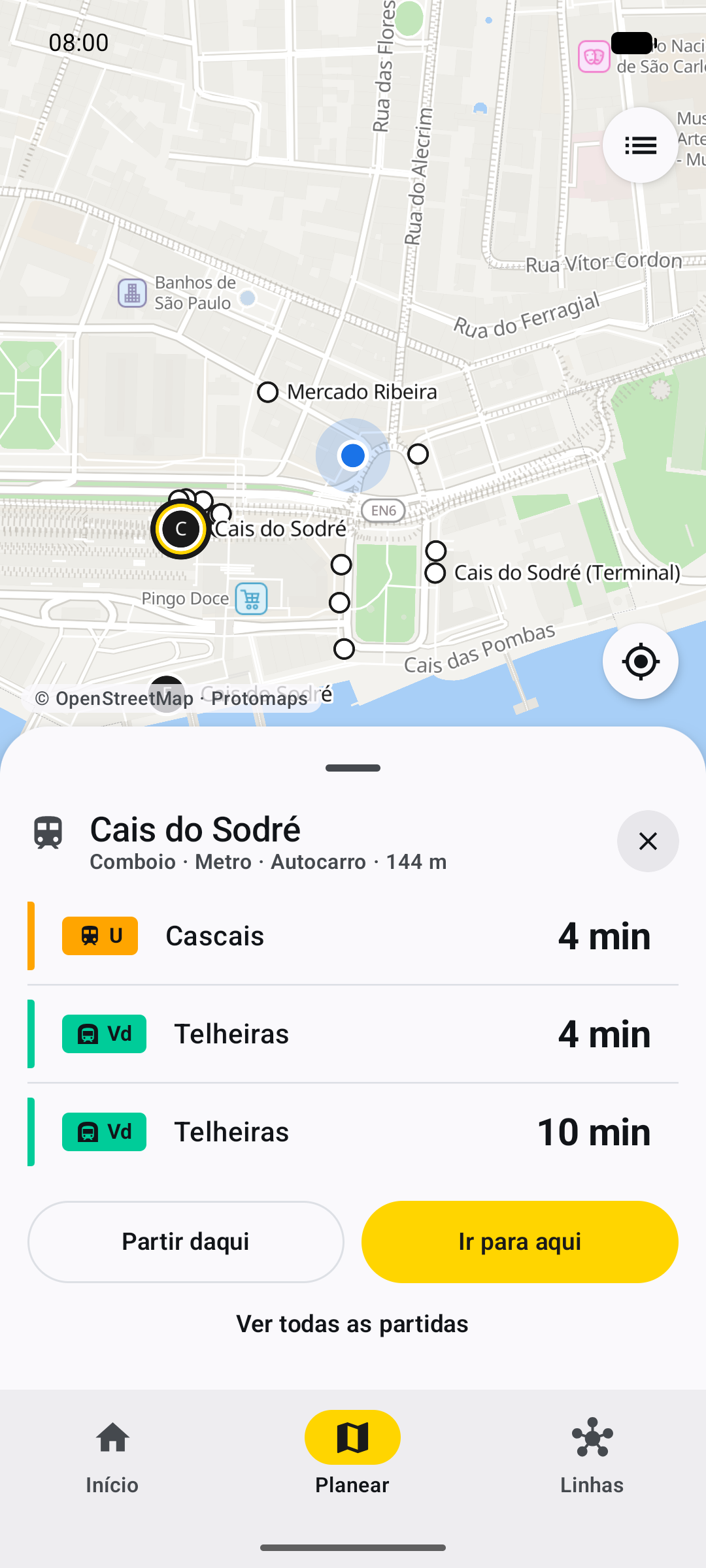 Mapa do Cais do Sodré com partidas programadas de comboio e metro da linha Verde.